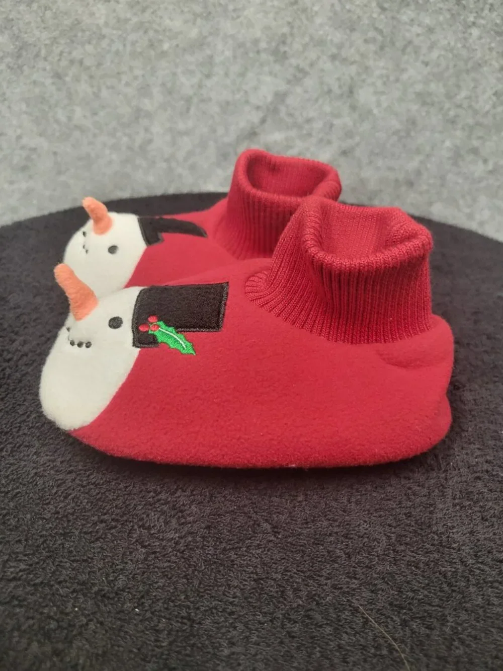 Gymboree snowman slippers size 9/10 red and white